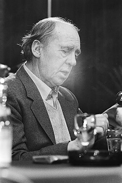 Heinrich_Bll_leest_voor,_Bestanddeelnr_932-5457